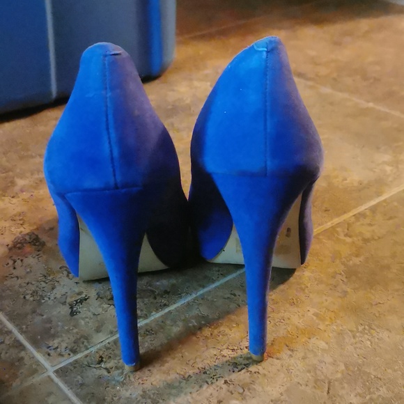 Blue suede pumps, size 8.5 - Picture 3 of 5